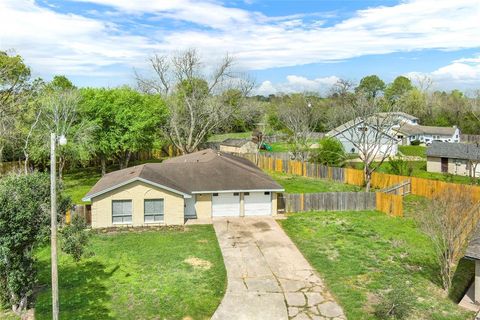 Single Family Residence in Texas City TX 7522 Mockingbird Lane.jpg