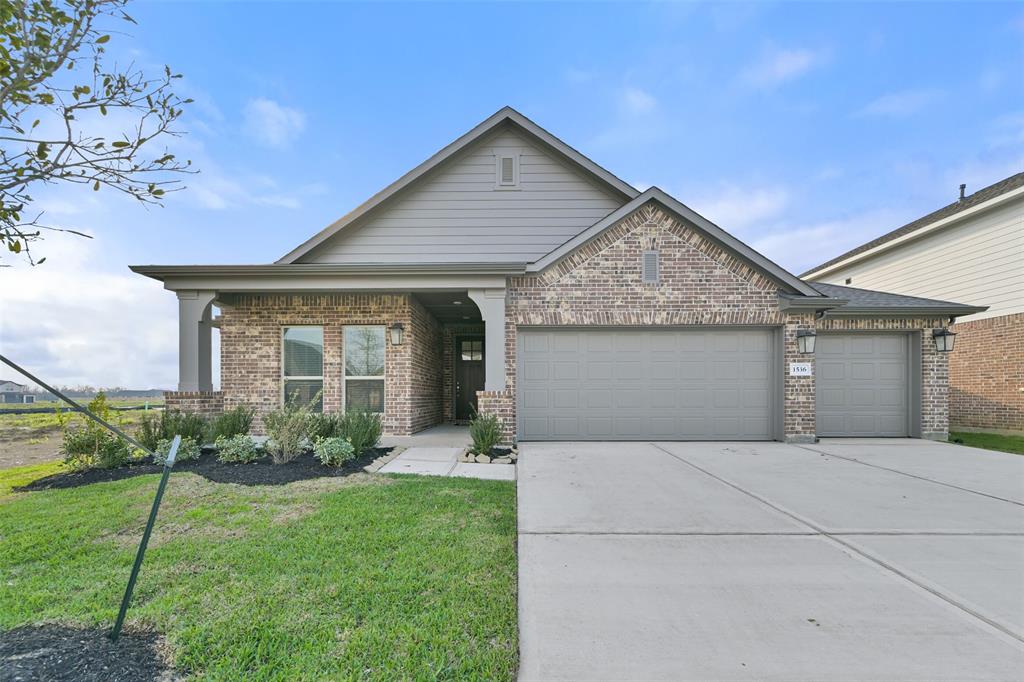 1536 Apache Heights Drive, Dayton, Texas image 1