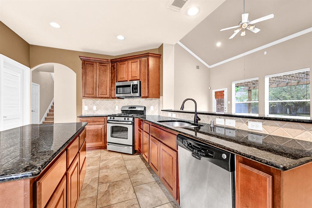 130 S Vershire Circle, The Woodlands, Texas image 9