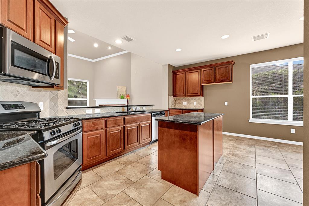 130 S Vershire Circle, The Woodlands, Texas image 8
