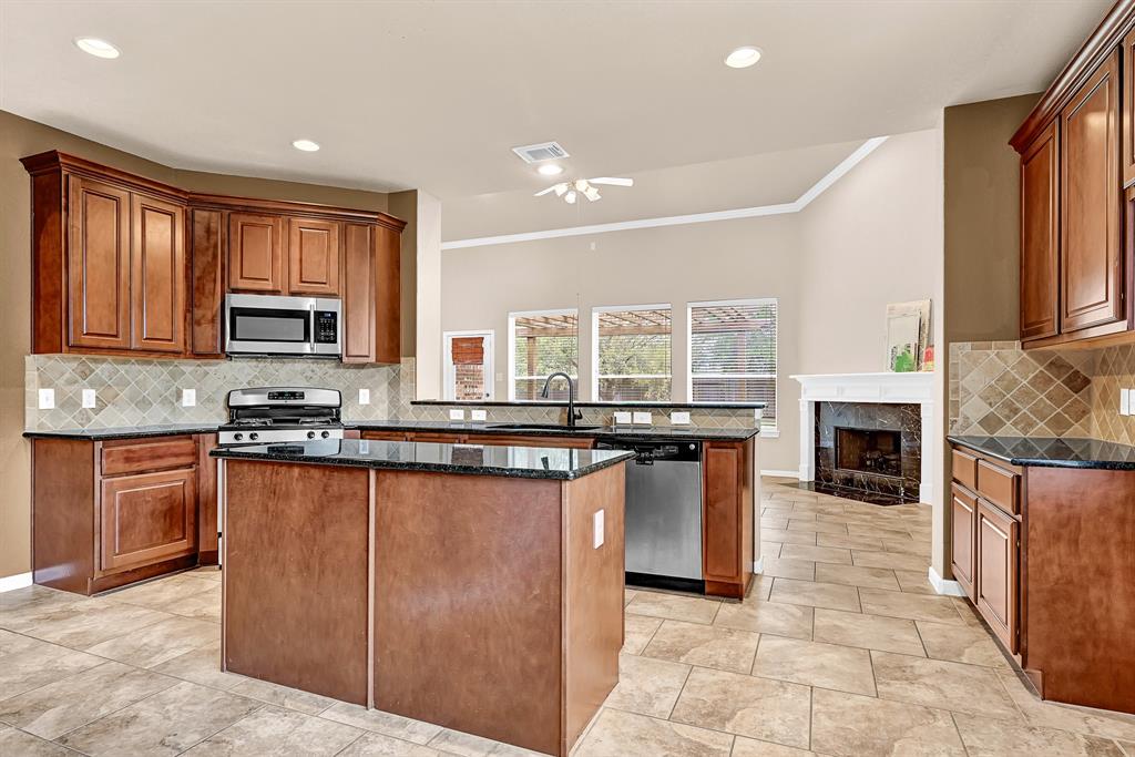 130 S Vershire Circle, The Woodlands, Texas image 10