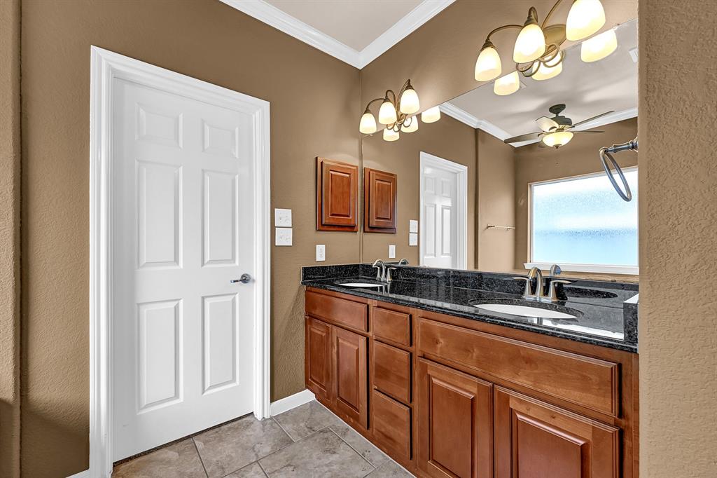 130 S Vershire Circle, The Woodlands, Texas image 16
