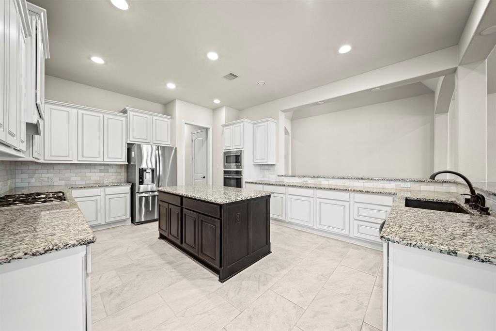 28209 Regal Wood Court, Spring, Texas image 9