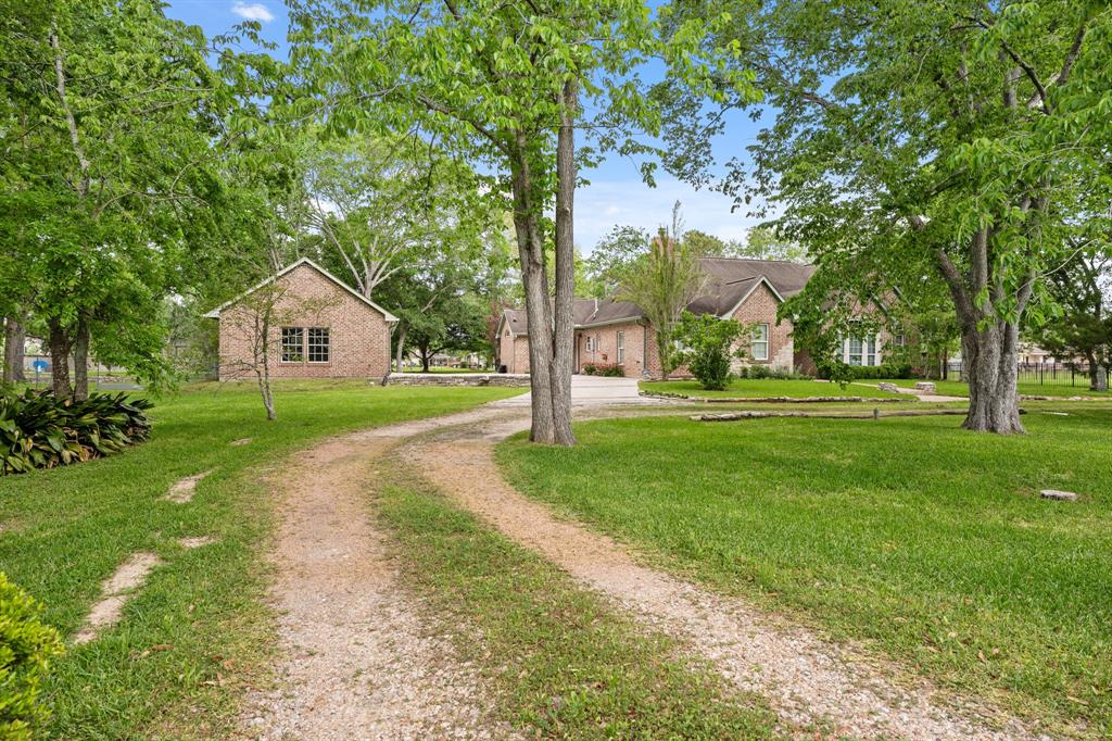1008 Mustang Drive, Friendswood, Texas image 2
