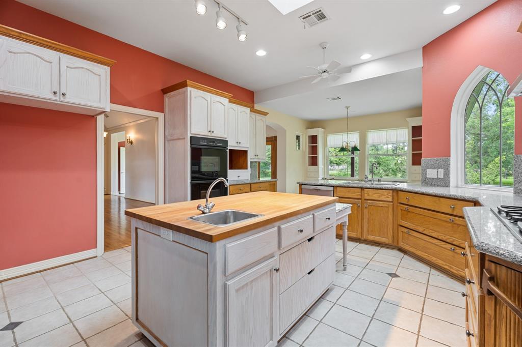 1008 Mustang Drive, Friendswood, Texas image 11