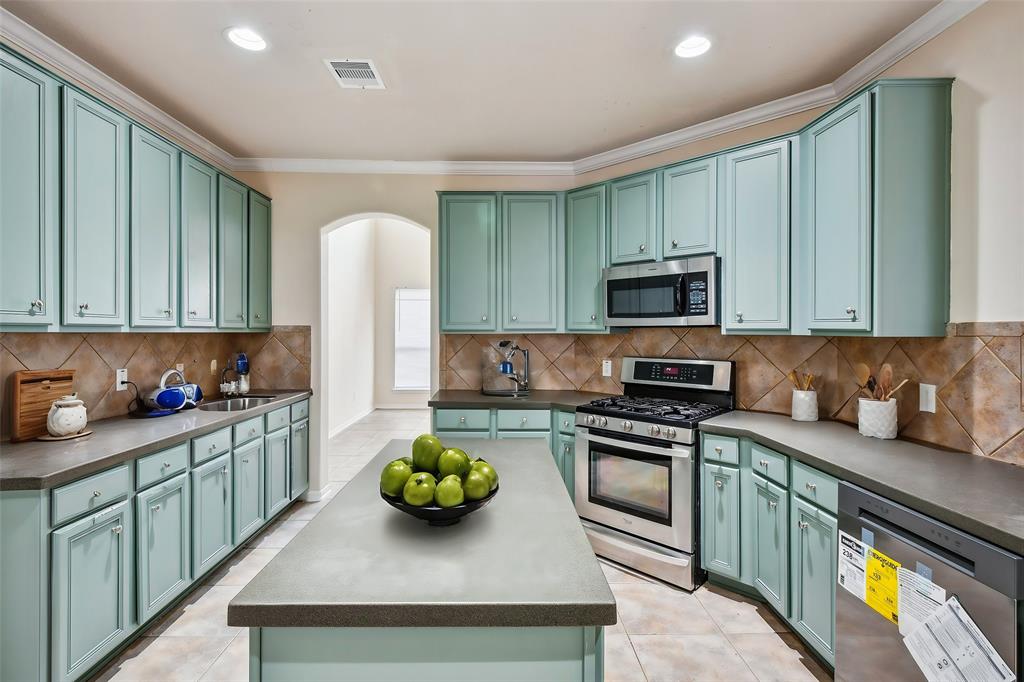 19015 Country Square Drive, Houston, Texas image 9