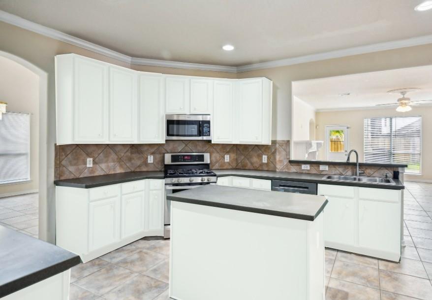 19015 Country Square Drive, Houston, Texas image 12