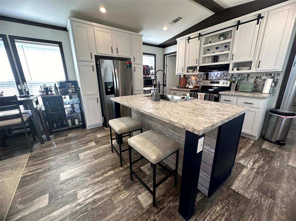 341 Antigua Drive, Point Blank, Texas image 1