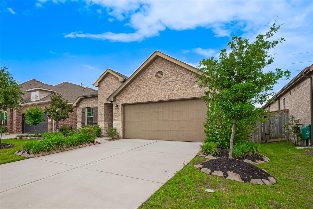 2903 Blue Mist Bend, Brookshire, Texas image 4