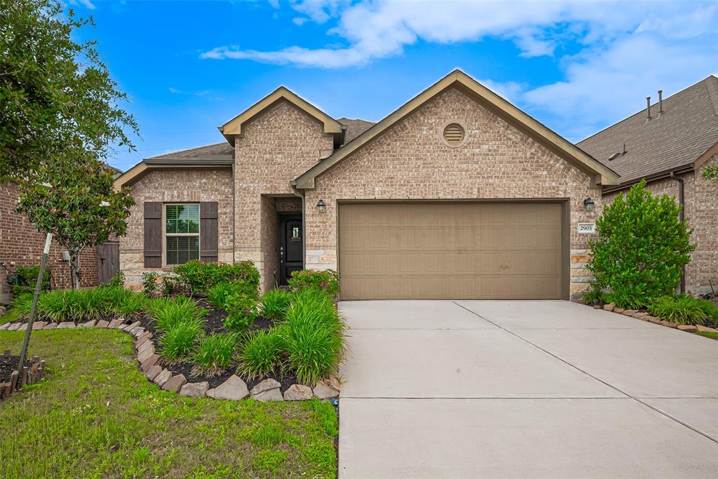 2903 Blue Mist Bend, Brookshire, Texas image 2