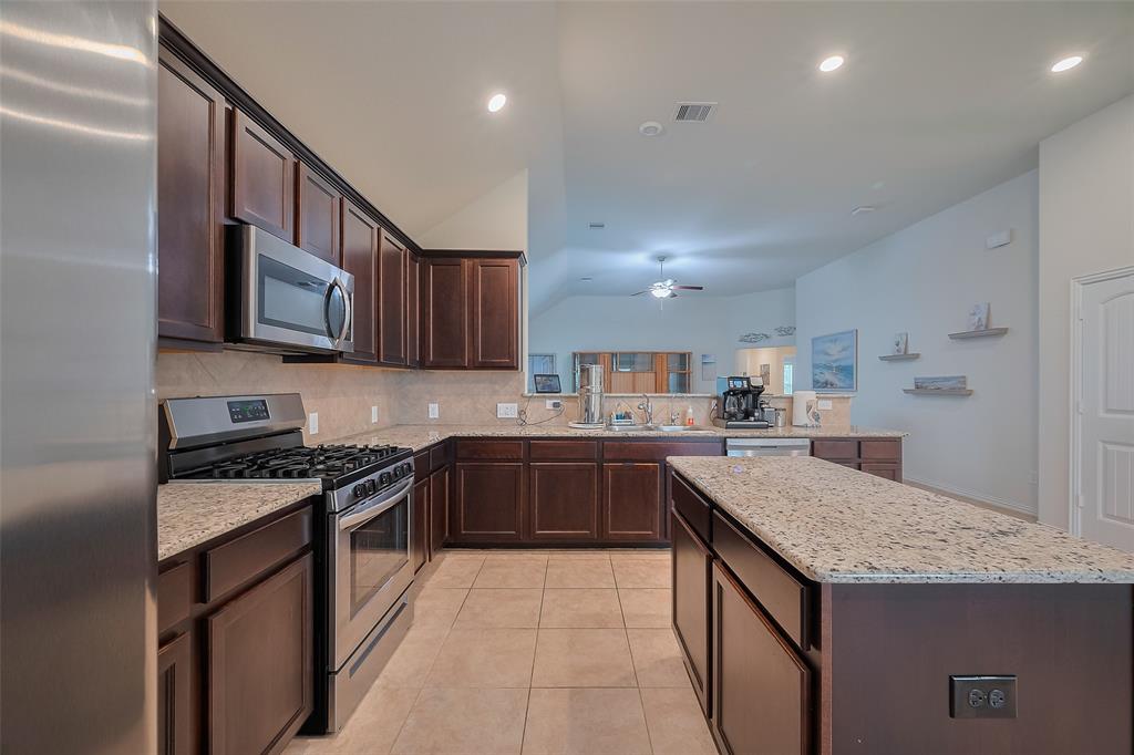 2903 Blue Mist Bend, Brookshire, Texas image 24