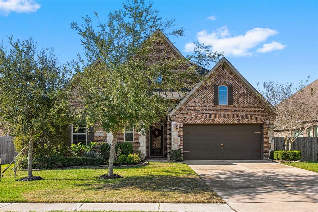 2328 Shallow Creek Lane, Friendswood, Texas image 2