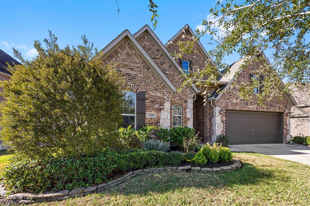 2328 Shallow Creek Lane, Friendswood, Texas image 4