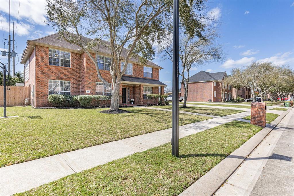3816 Houston Lake Drive, Pearland, Texas image 35