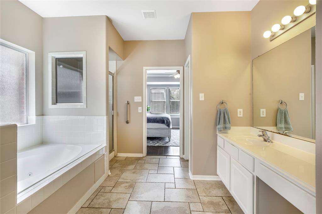 3816 Houston Lake Drive, Pearland, Texas image 7