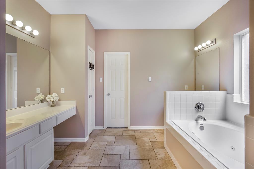 3816 Houston Lake Drive, Pearland, Texas image 5