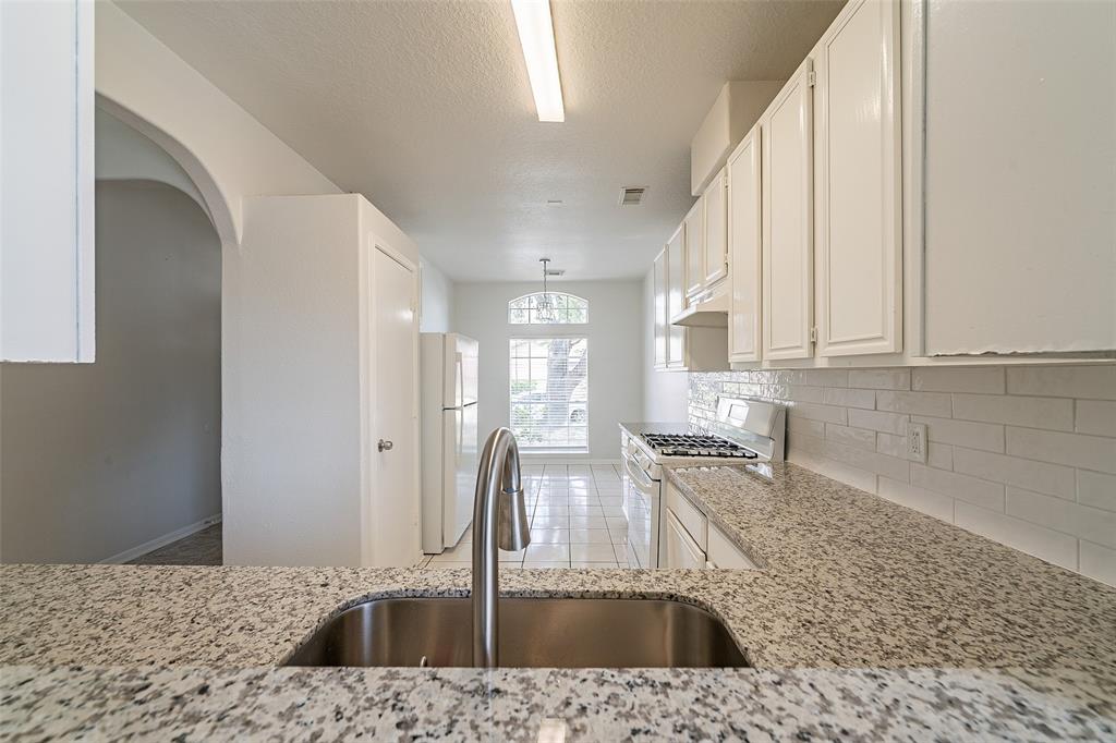 10915 Meadow Walk Lane