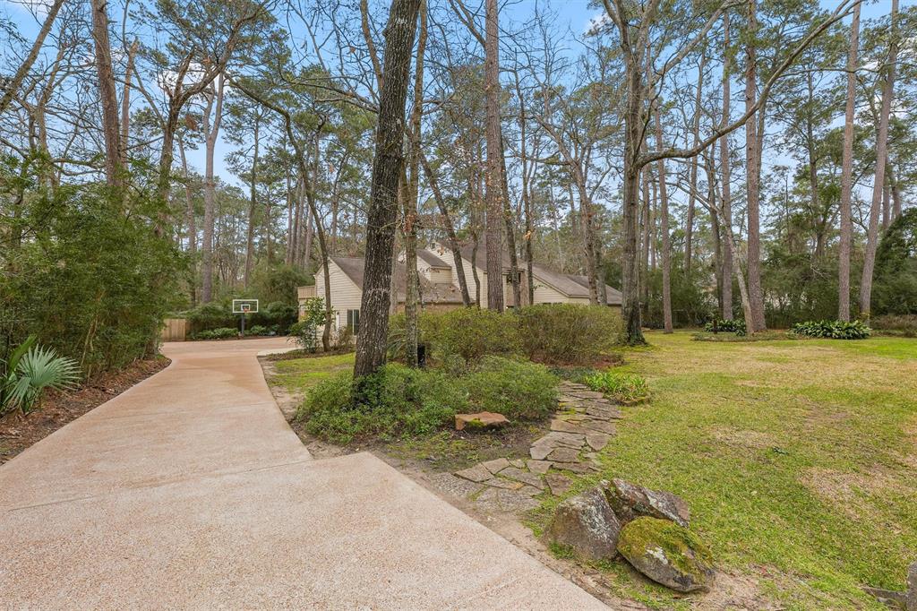 2711 Valley Manor Drive, Kingwood, Texas image 2