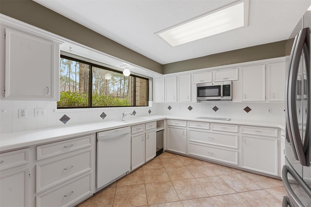2711 Valley Manor Drive, Kingwood, Texas image 8