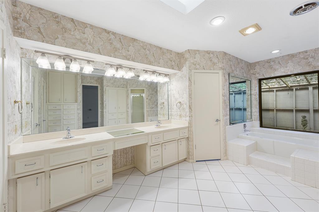 2711 Valley Manor Drive, Kingwood, Texas image 22