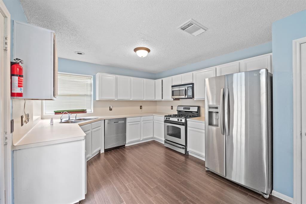 3909 Greenwood Drive Drive, Pearland, Texas image 12