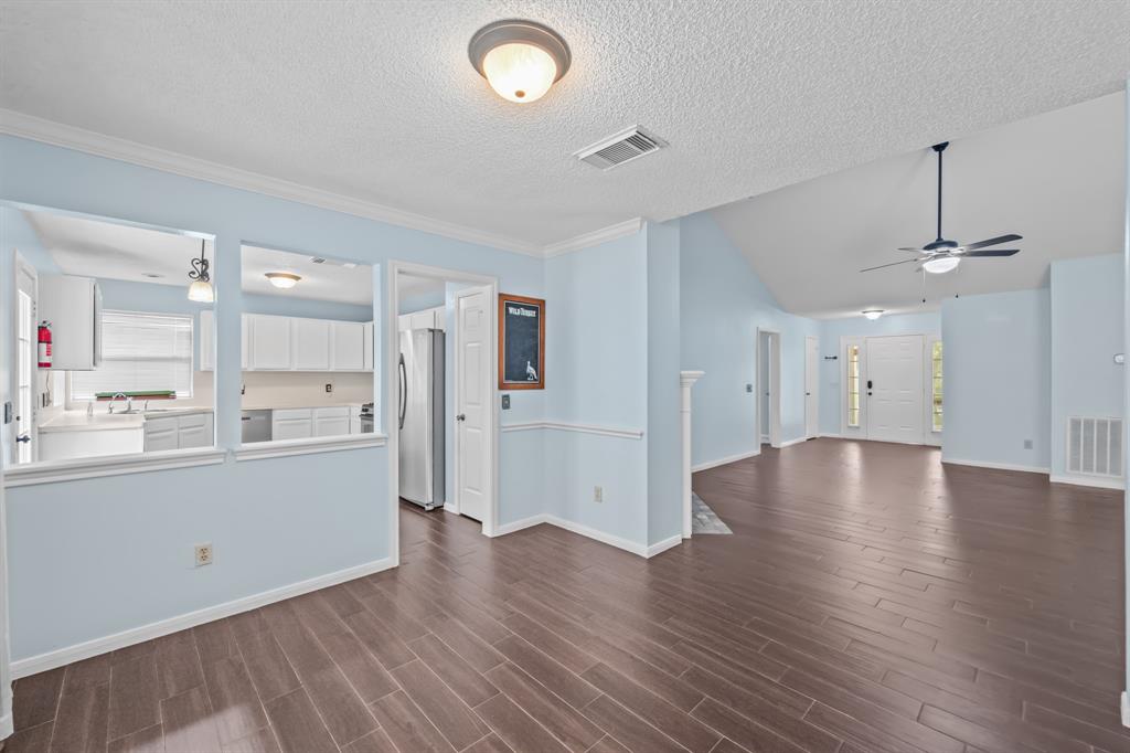 3909 Greenwood Drive Drive, Pearland, Texas image 6