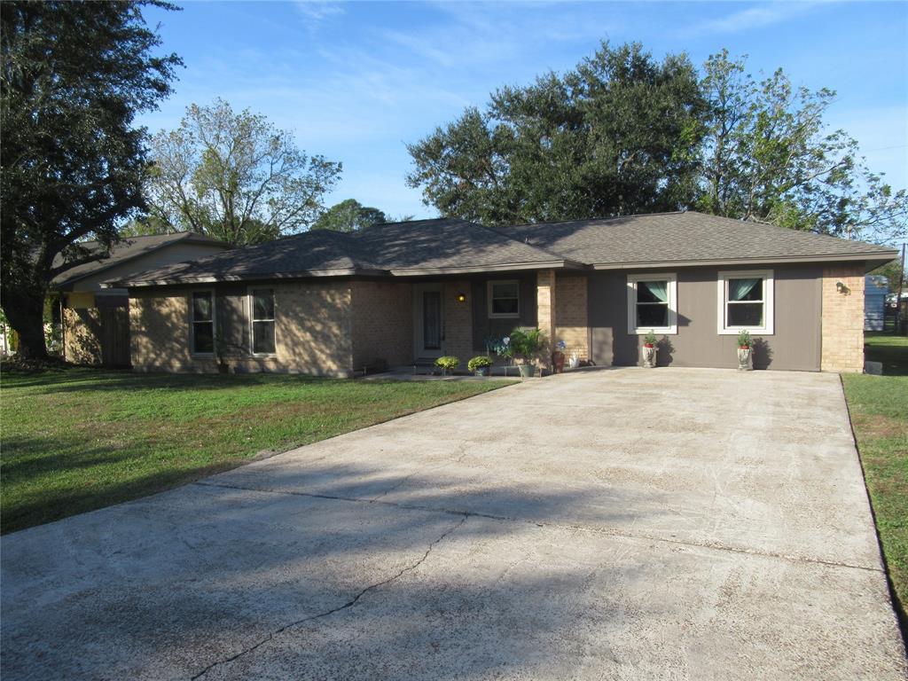 602 Sharondoah Drive, Highlands, Texas image 2