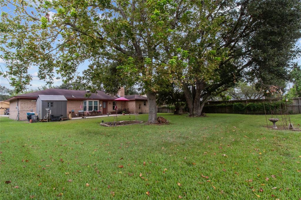 602 Sharondoah Drive, Highlands, Texas image 35