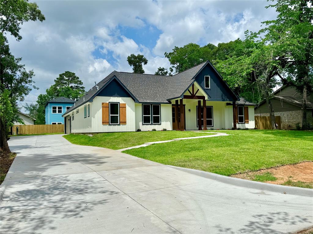 462 Carriage Trail