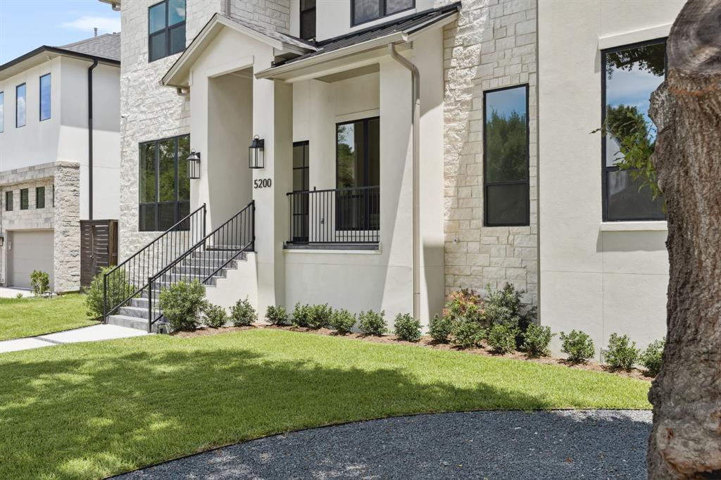 5200 Mimosa Drive