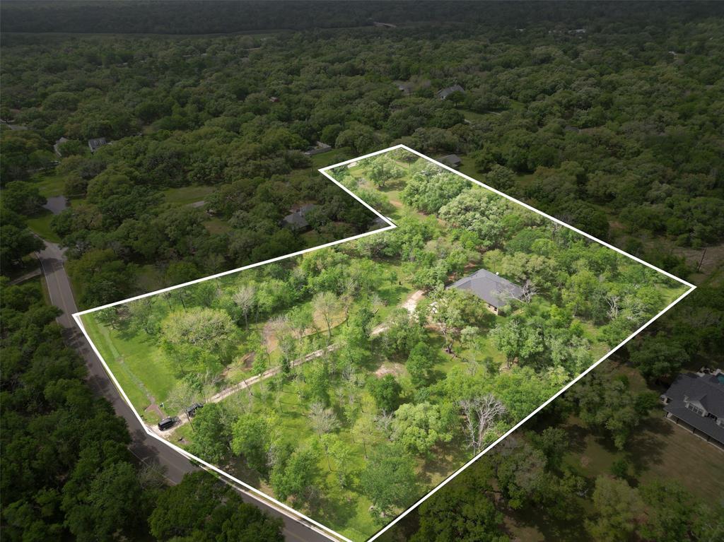 7615 Pecan Drive, Damon, Texas image 2
