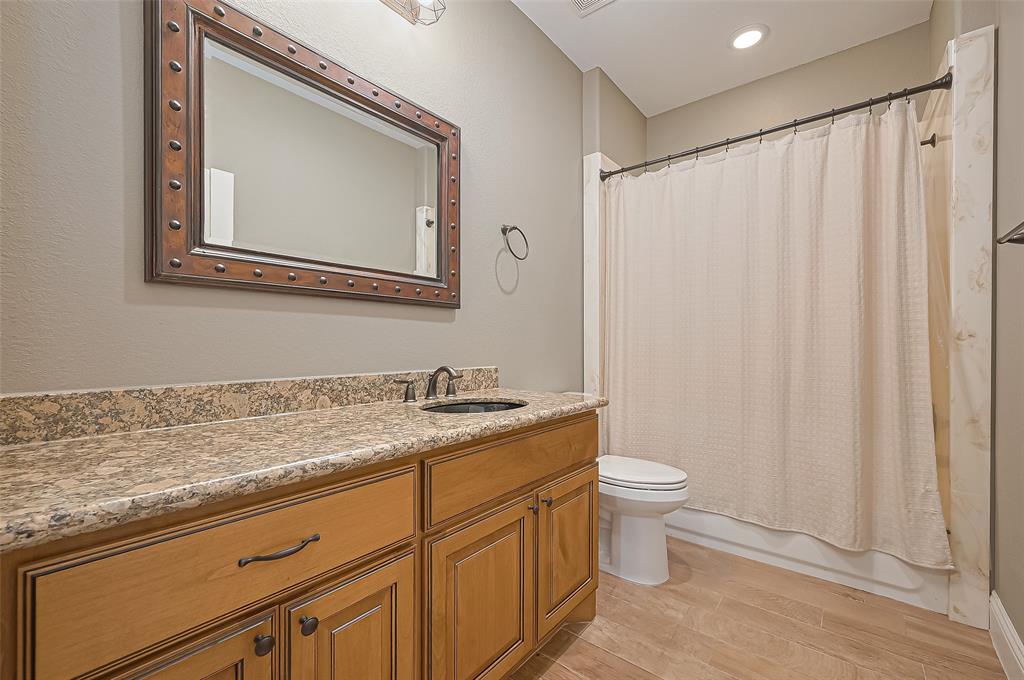 7615 Pecan Drive, Damon, Texas image 25