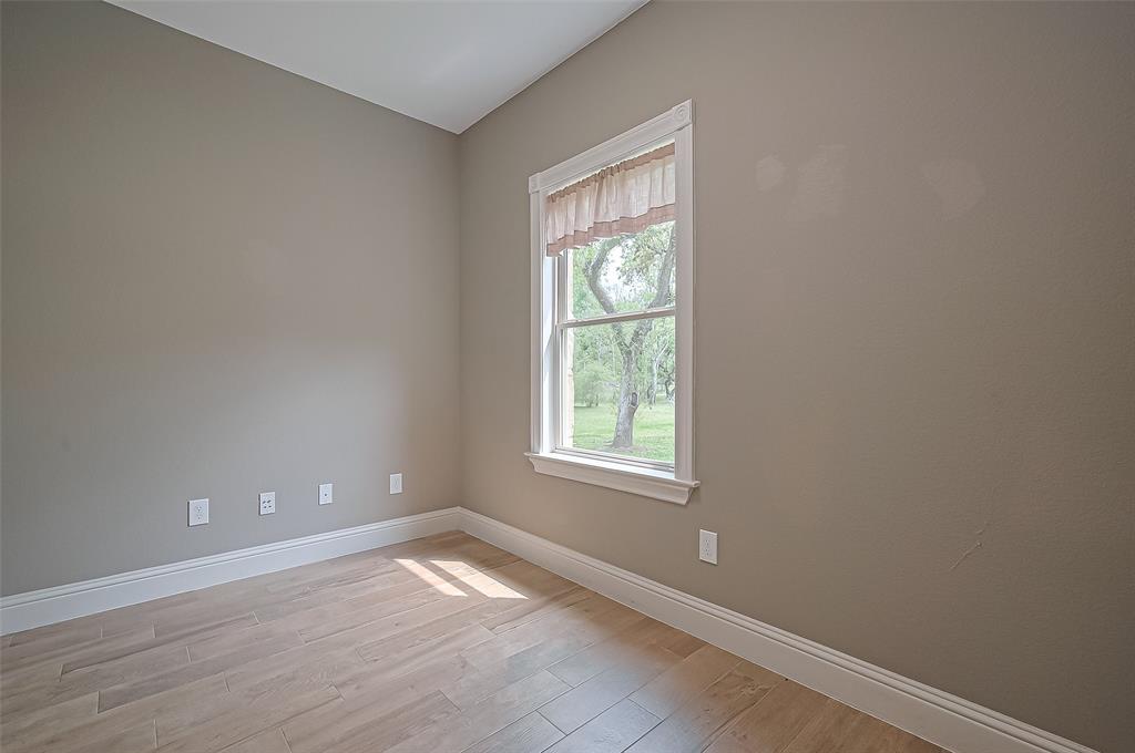 7615 Pecan Drive, Damon, Texas image 21