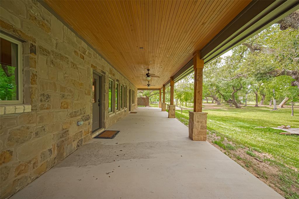 7615 Pecan Drive, Damon, Texas image 43
