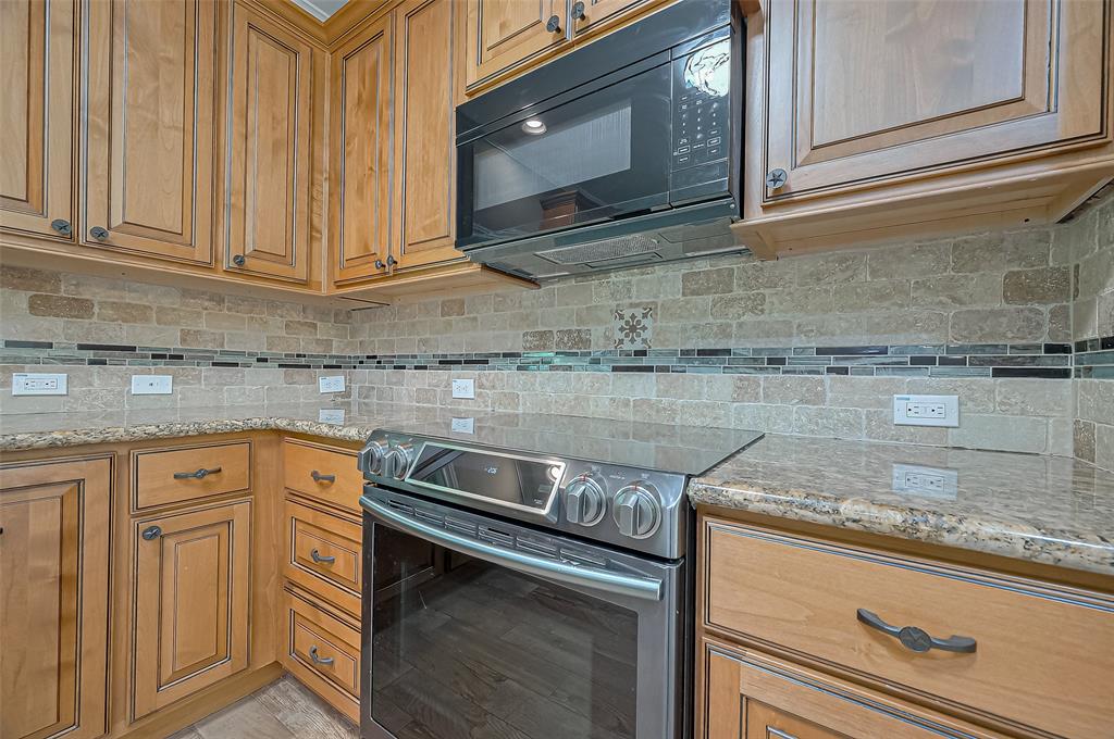 7615 Pecan Drive, Damon, Texas image 17