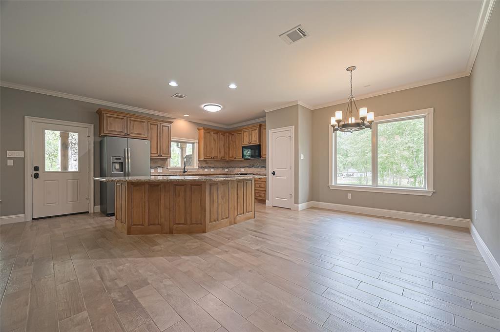 7615 Pecan Drive, Damon, Texas image 12