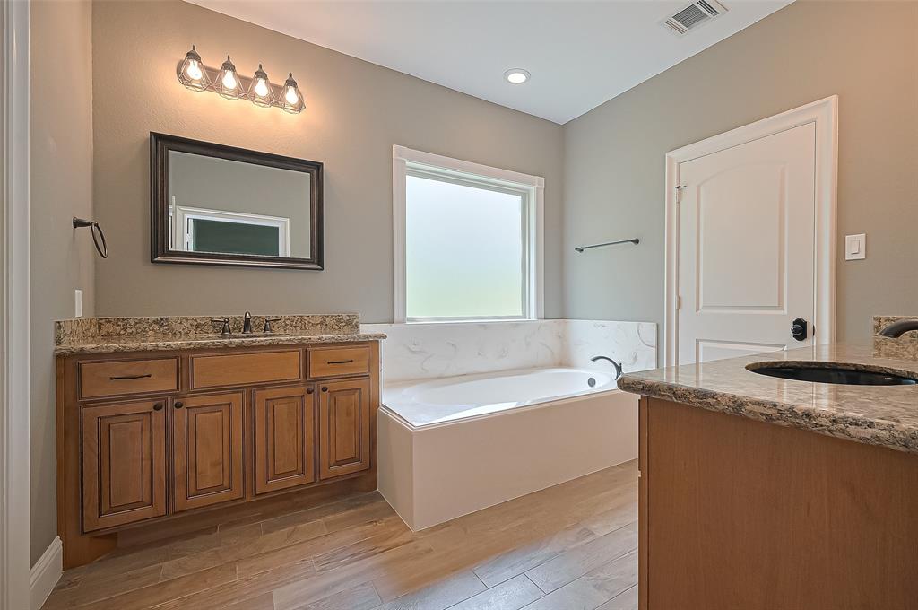 7615 Pecan Drive, Damon, Texas image 32
