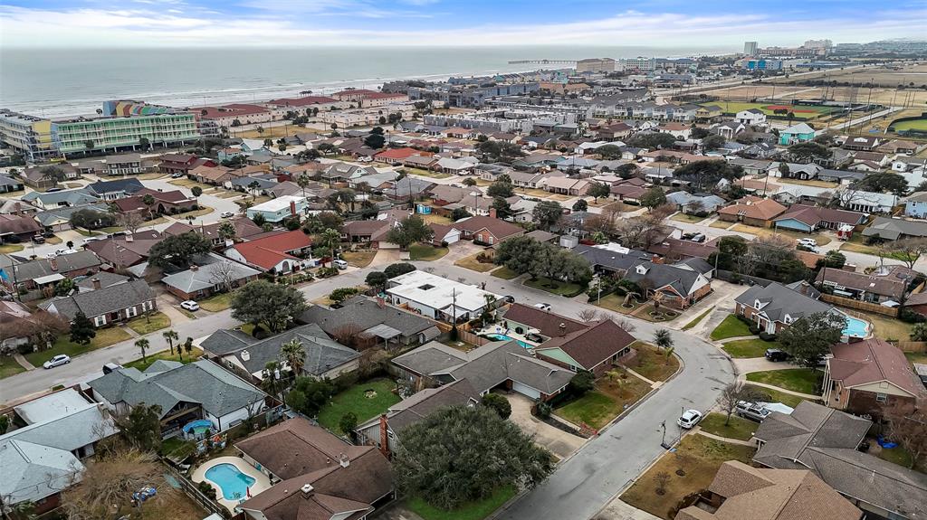 7713 Beaudelaire Circle Cir, Galveston, Texas image 5