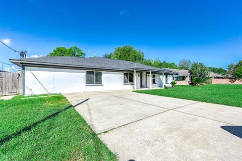 Single Family Residence in Dickinson TX 5012 Harbor Light Drive.jpg