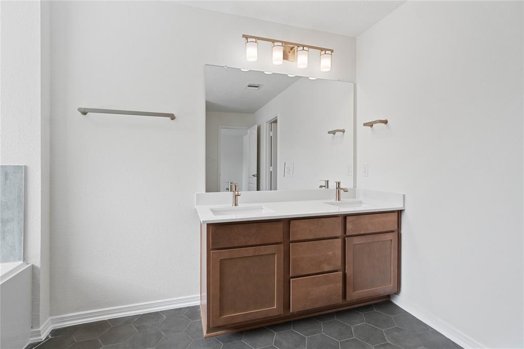 7318 Creek Crest Drive, Houston, Texas image 13