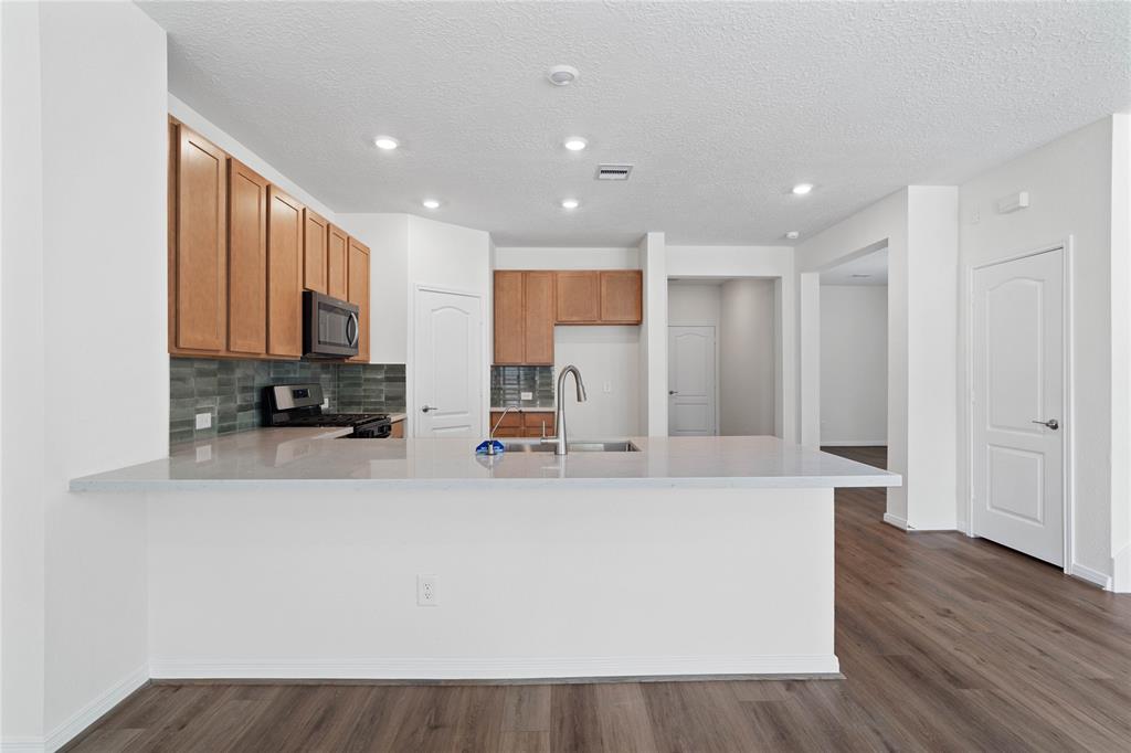 7318 Creek Crest Drive, Houston, Texas image 8