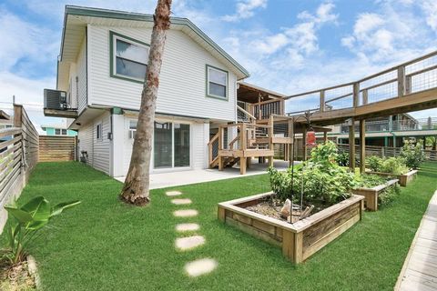 A home in Bayou Vista