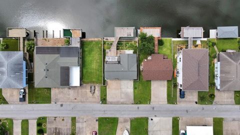 A home in Bayou Vista