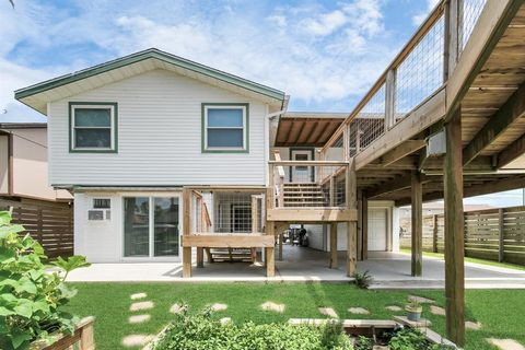 A home in Bayou Vista