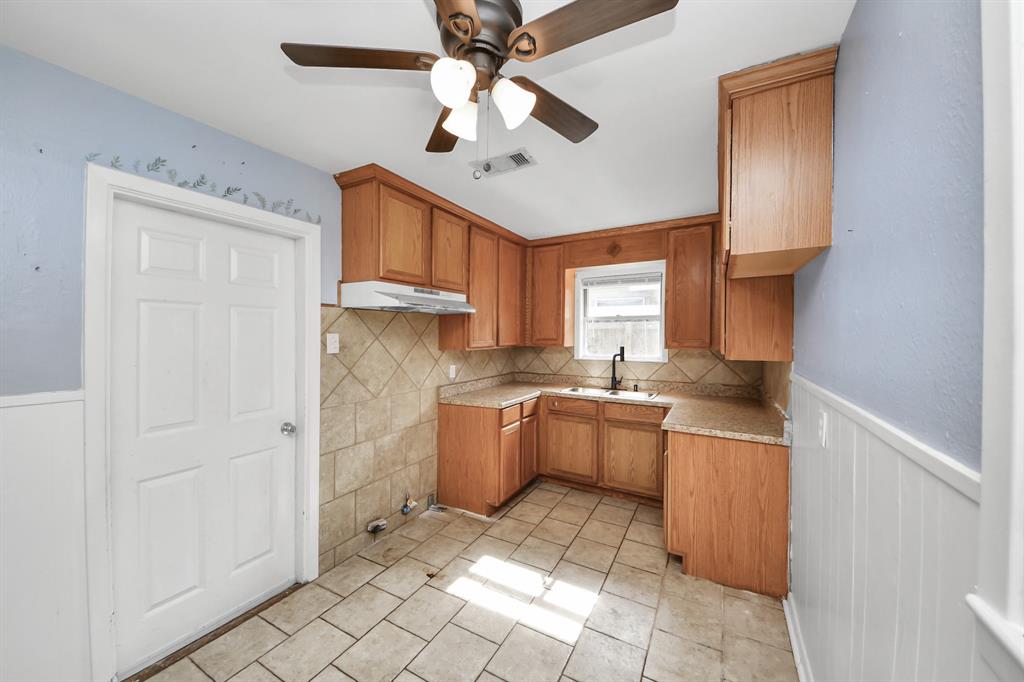2018 15th Avenue, Texas City, Texas image 8