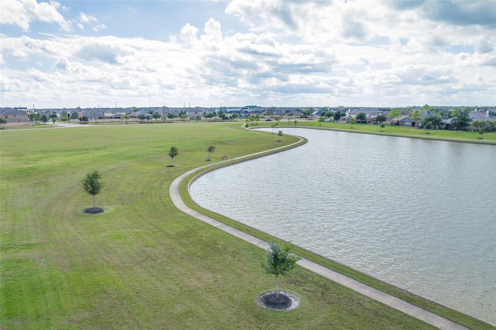 2518 Mint Garnet Drive, Rosharon, Texas image 9