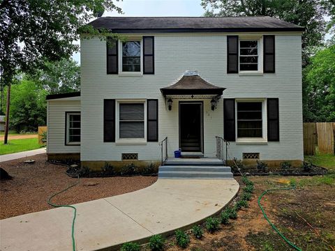 Photo of 301 Harold Street, Crockett, TX 75835 (MLS # 27962174)