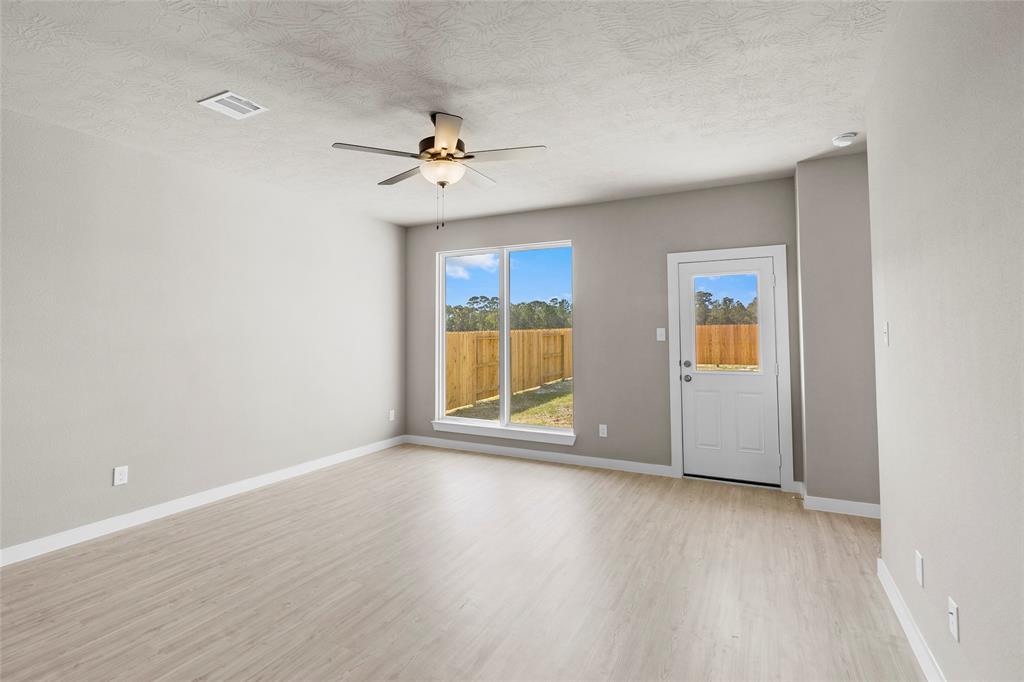 528 Shoreview Drive, Conroe, Texas image 7