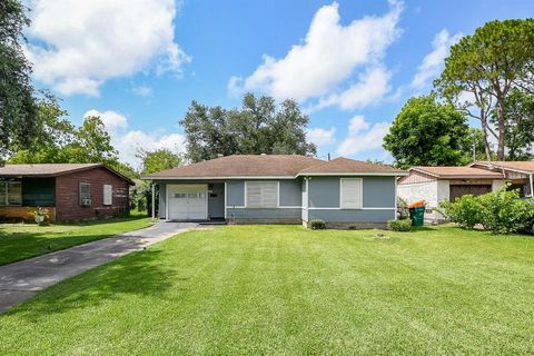 Photo of 506 Chip Street, La Marque, TX 77568 (MLS # 16281719)