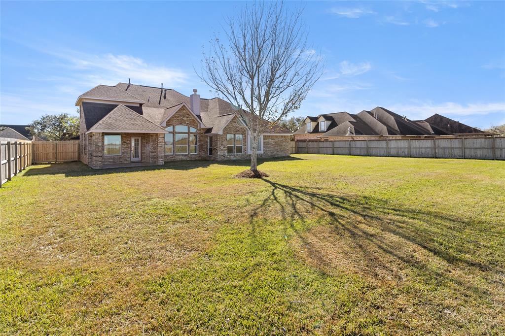 119 Spanish Oak Circle, Lake Jackson, Texas image 23